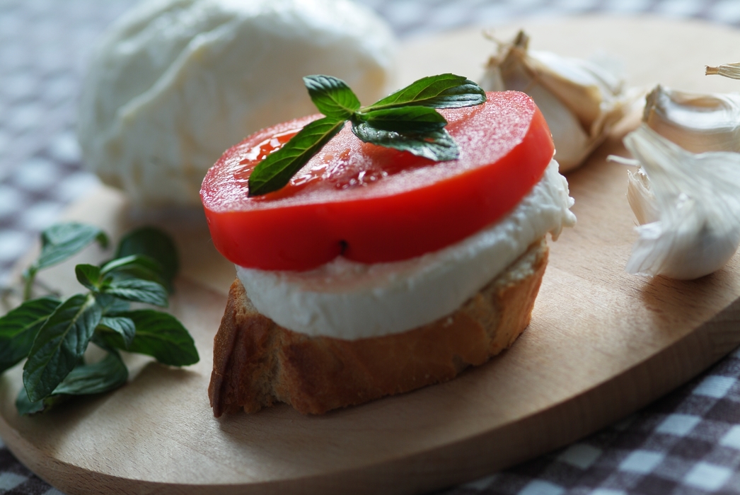 Bocconcini Cheese, Tomato and Garlic