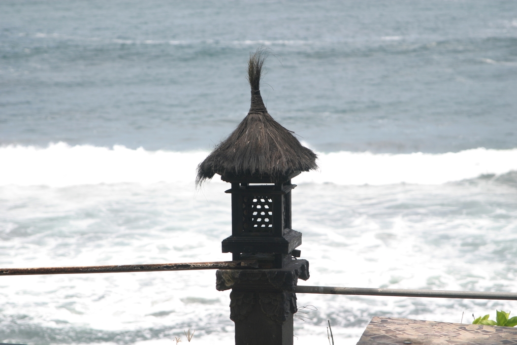 Patio Decoration with Waves Crashing