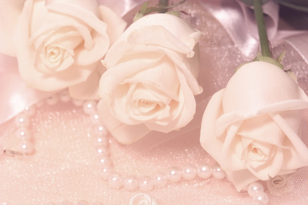 The Wedding Day: Pearl Necklace and White Roses