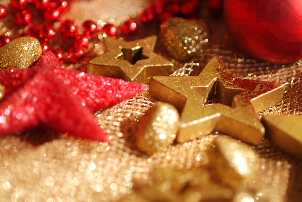 Christmas Ornaments: Red and Gold Stars