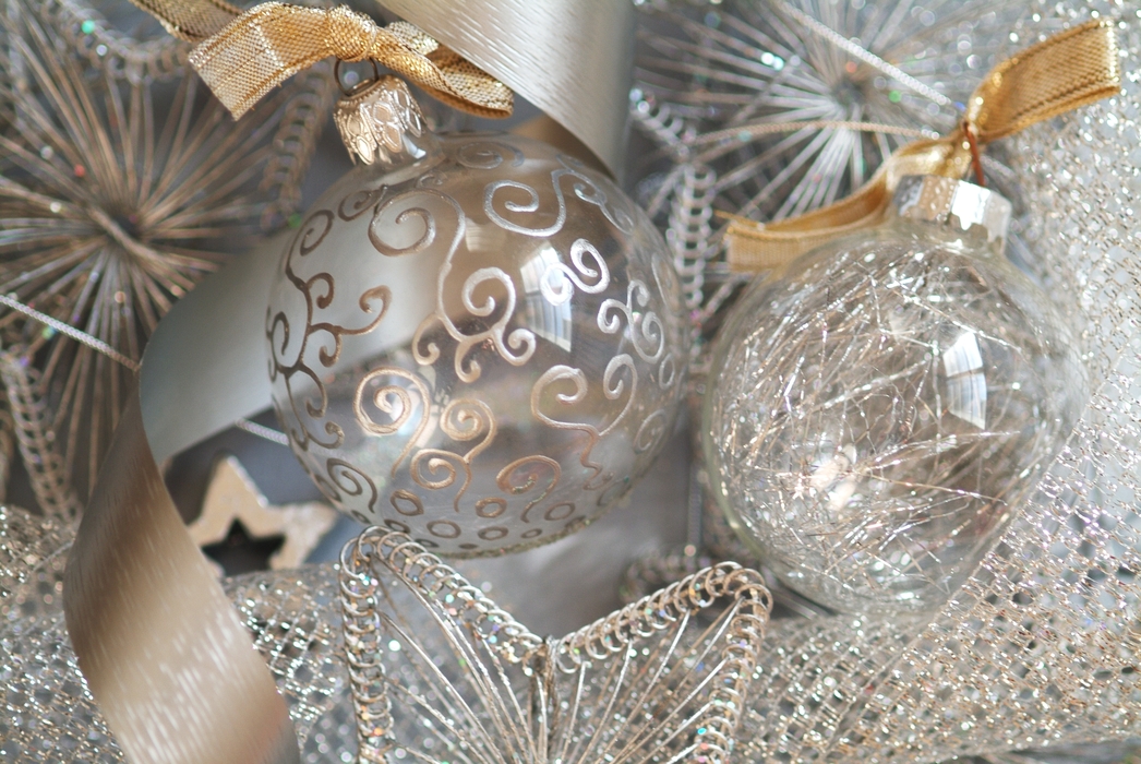 Christmas Ornaments: Glass Ball Decorations