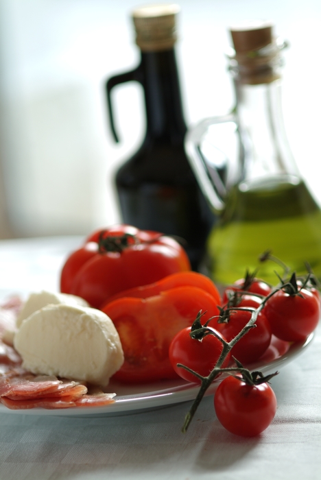 Fresh Ingredients: Prosciutto, Bocconcini Cheese, Tomatoes & Olive Oil