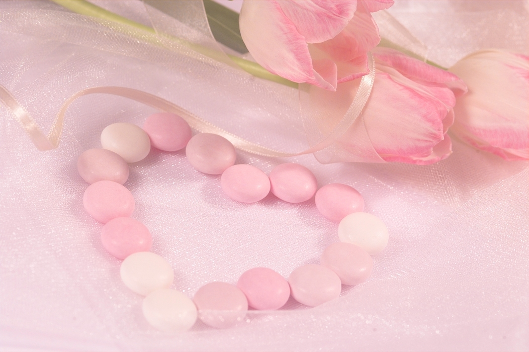 The Wedding Day:  Wedding Candies in Heart with Flowers