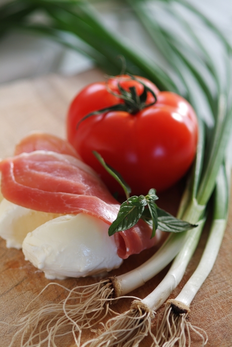 Prosciutto, Bocconcini Cheese, Tomatoes & Onions