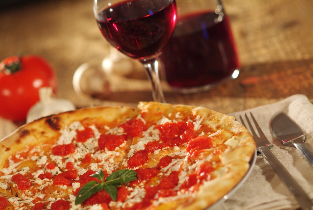 Pizza with Red Wine Garlic and Tomato