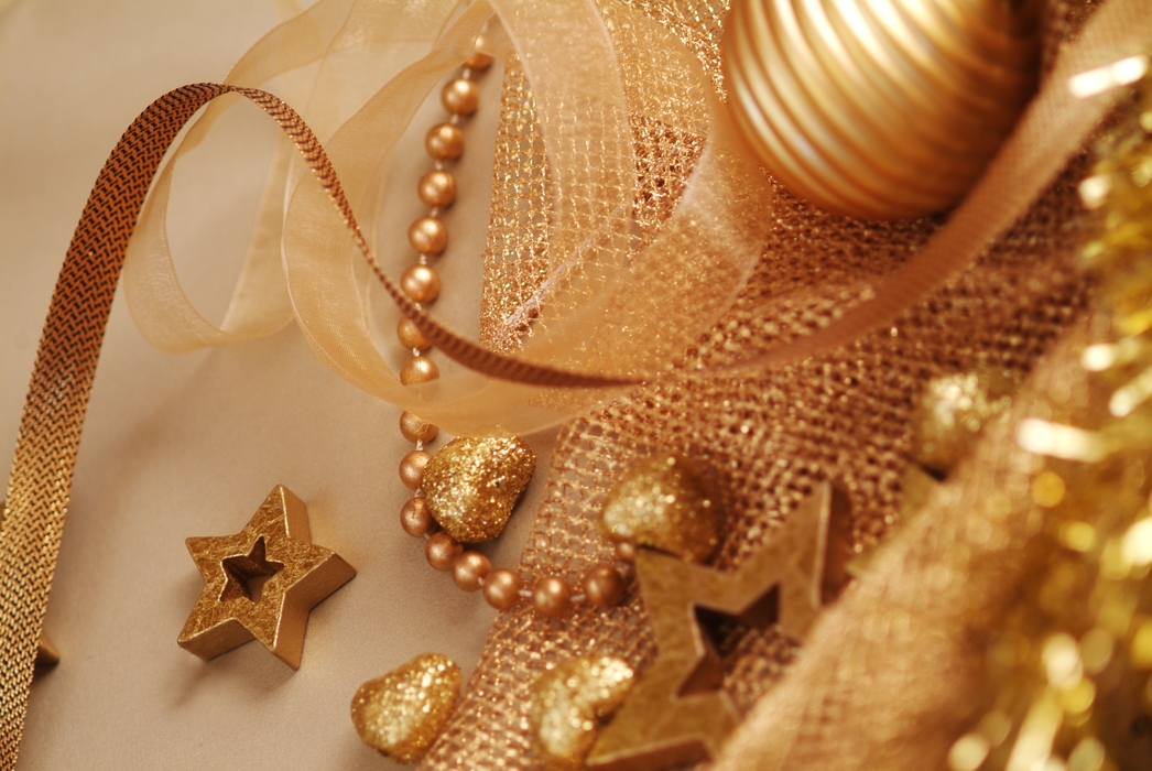 Christmas Ornaments: Gold Ribbon and Star