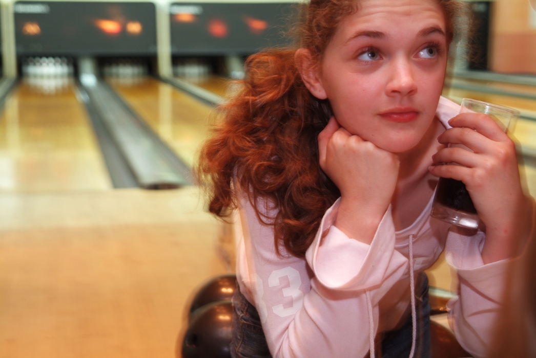 Bowling: Girl Bowling